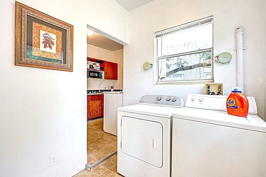 Laundry Room SW View - 2604 Post St