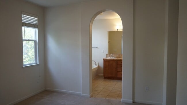 Building Photo - Spacious 3 bedroom 2 bath home in Rancho Cordova!!