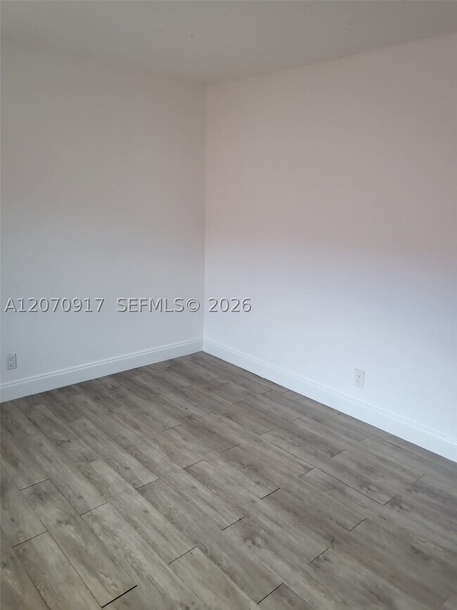 Building Photo - 2554 NW 52nd Ave