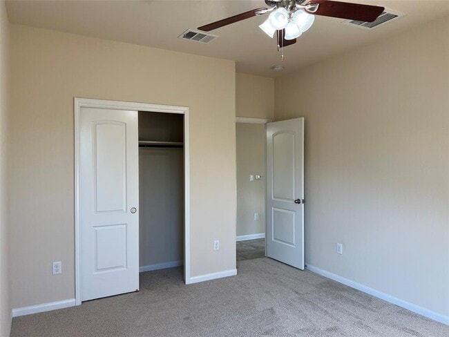 Building Photo - 5817 Scenic Lake Dr