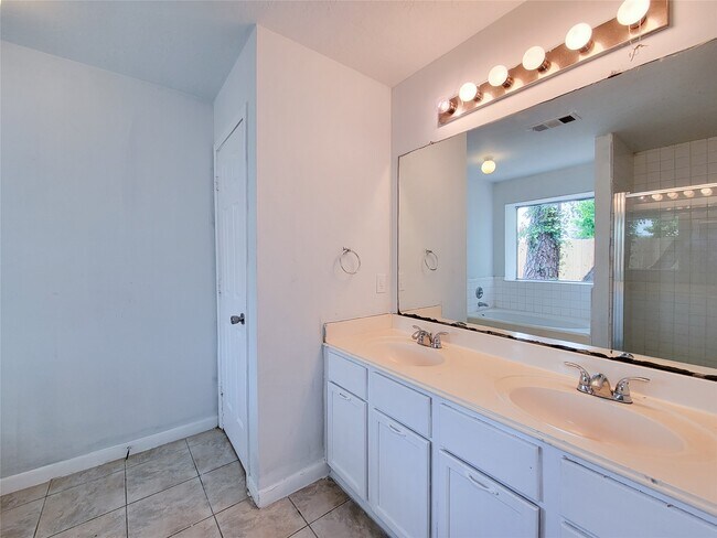 Building Photo - 3307 Pine Dust Ln