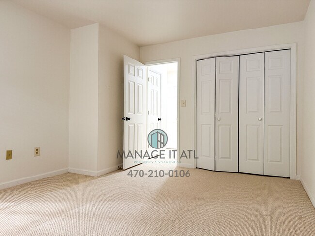 Building Photo - 2 bedroom condo in Atlanta in gated community