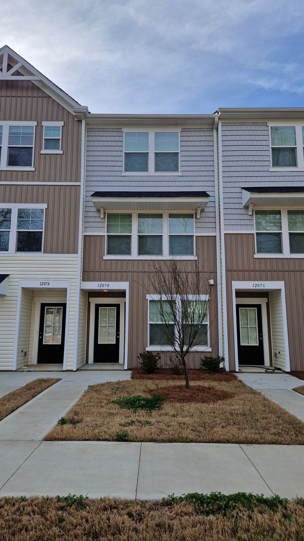 Building Photo - Brand New Townhome | 3 BR/3.5BA | 1-Car Garage | Near Downtown Mooresville