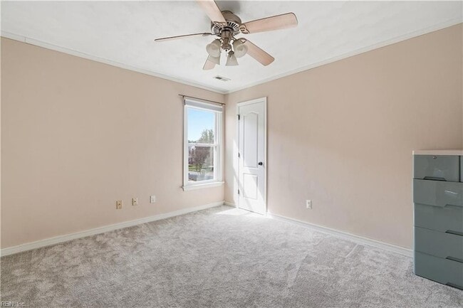 Building Photo - 1721 Chestwood Dr