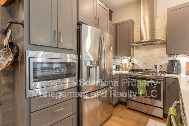 Building Photo - 815 Melpark Ct