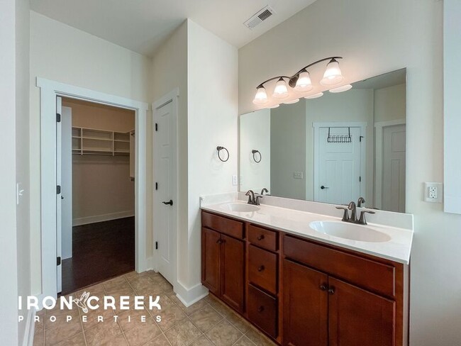 Building Photo - 24 Onteora Oaks Dr