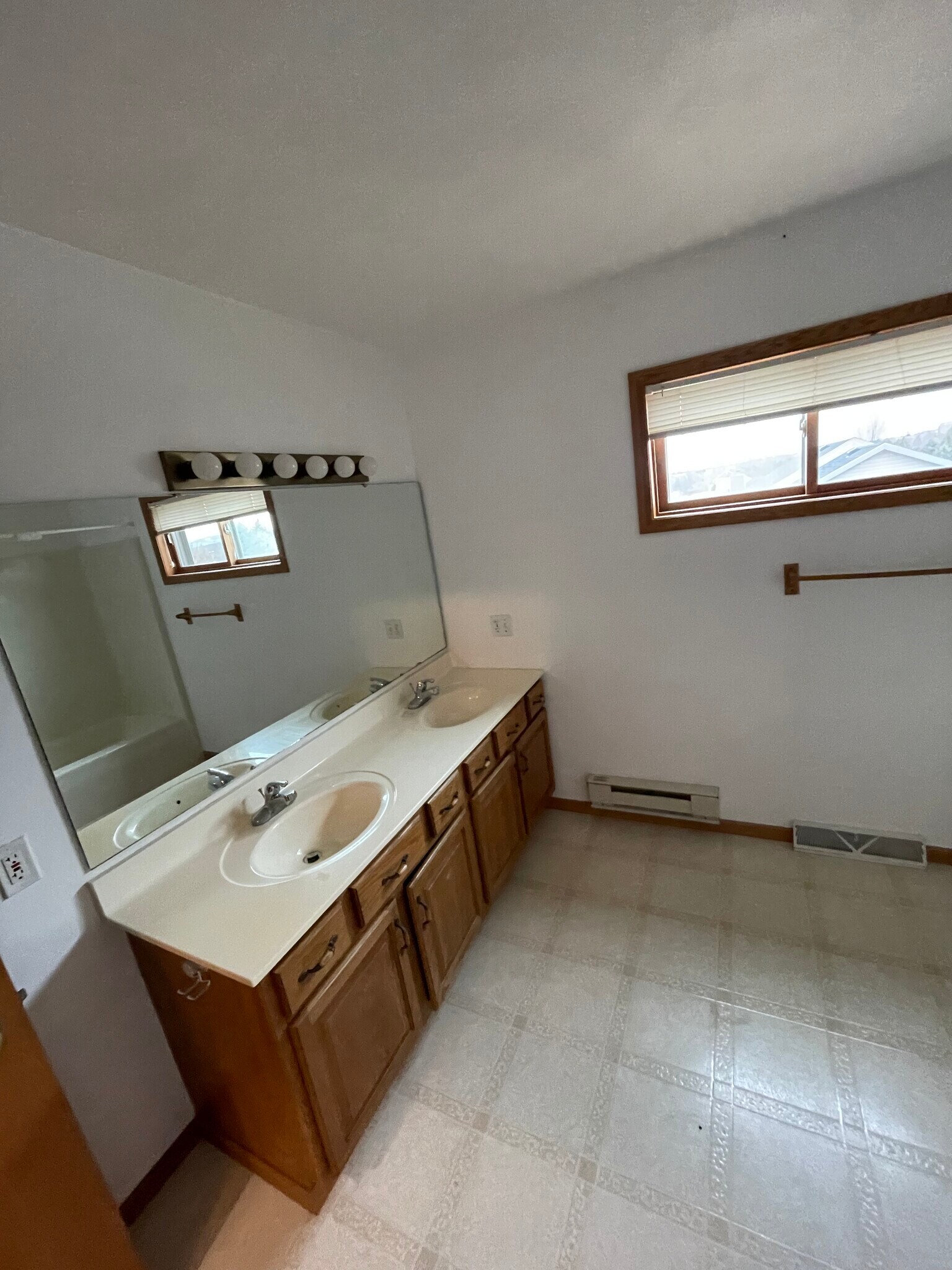 bathroom - 1500 Packers Ct