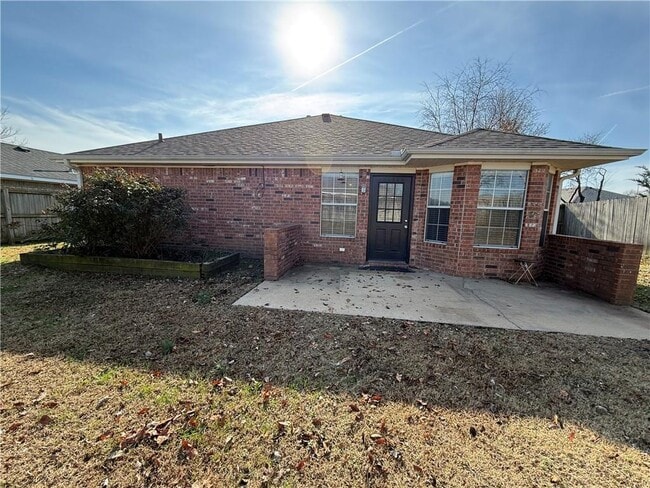 Building Photo - 950 Honeysuckle Dr