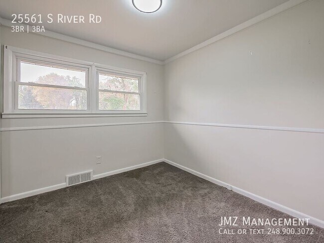 Building Photo - 25561 S River Rd
