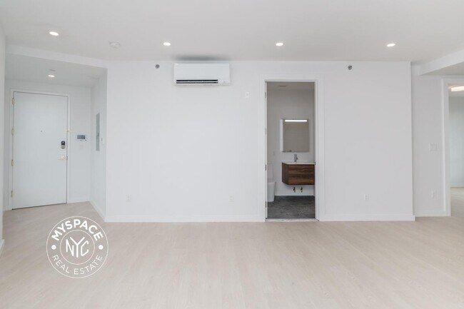 Building Photo - 280 Meeker Ave