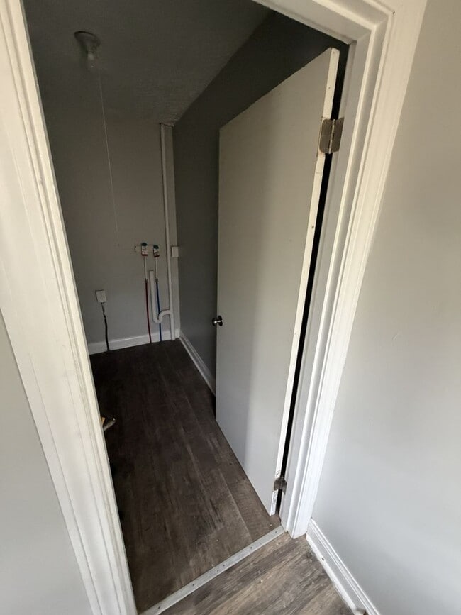 Building Photo - Nice 2BR/1Ba house