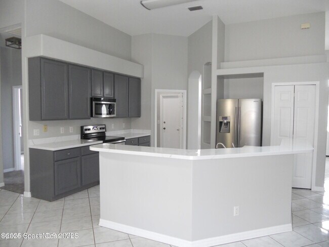 Building Photo - 432 Lake Victoria Cir