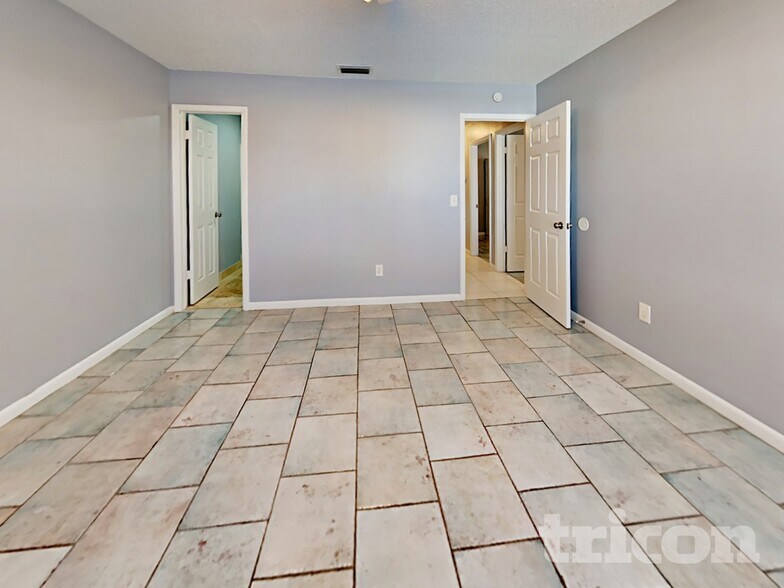 Building Photo - 10516 Parkcrest Dr