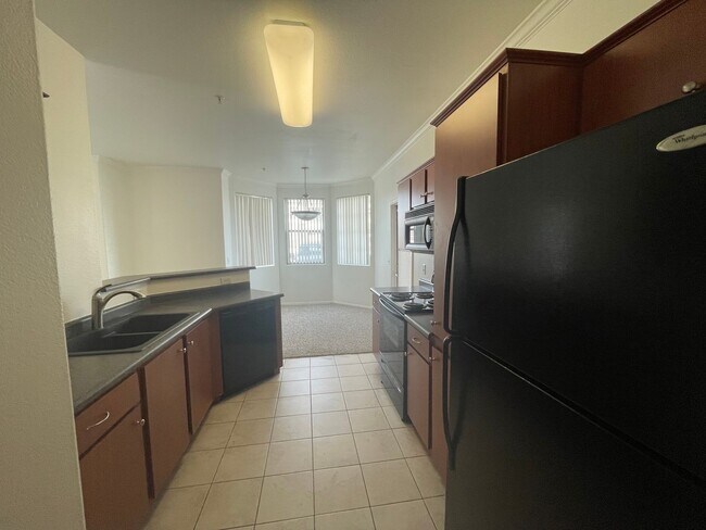 Building Photo - NEW CARPET AND PAINT, 2 bed/2 bath/ 1 CG/ Overlooking beautiful pool