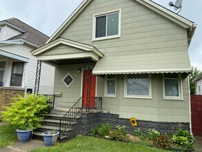 Building Photo - $1,600 - One of a Kind Bungalow in Hamtramck