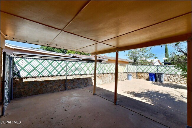 Building Photo - 5613 Creston Ave