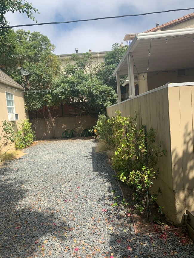 Building Photo - 1142 16th St