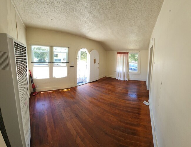 Building Photo - Jeffrey and Foothill Properties