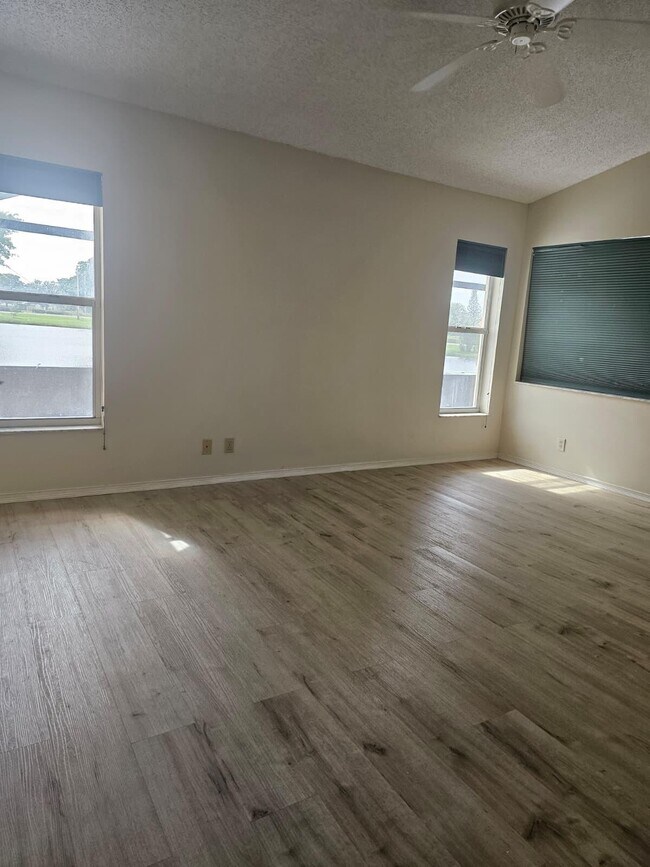 Building Photo - 5220 Rosen Blvd