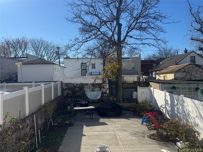 Building Photo - 90-14 Silver Rd