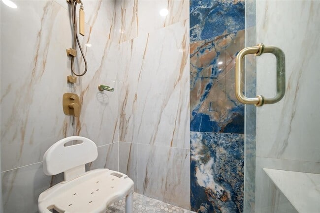 Building Photo - 16770 Lakeview Ct