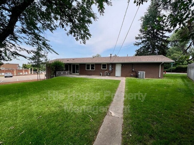 Building Photo - 1831 20th Ave