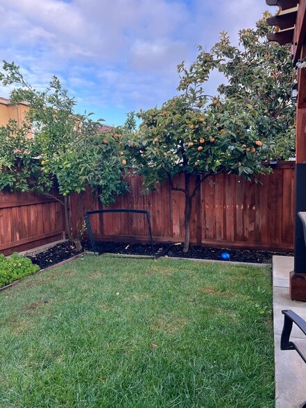 Building Photo - 2481 Azalea Ave