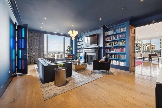 Building Photo - 9 W Walton St