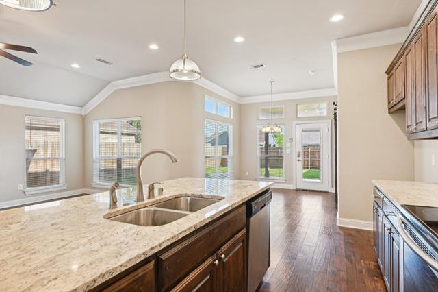 Building Photo - 8214 Kensington Dr