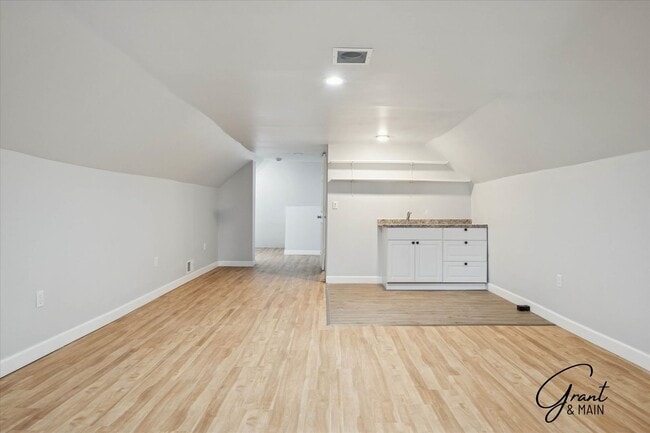 Building Photo - 1613 Virginia Park St