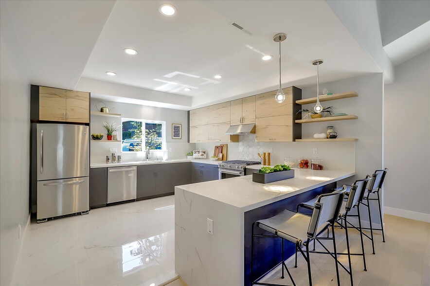 Building Photo - 914 Everett Ave