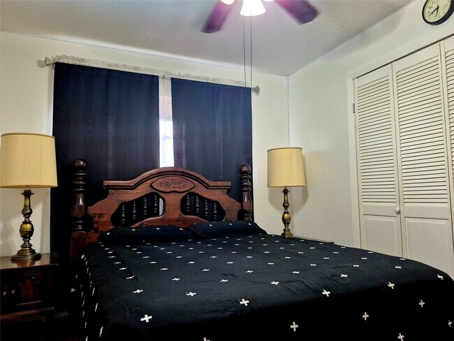 Building Photo - 854 Shawnee St