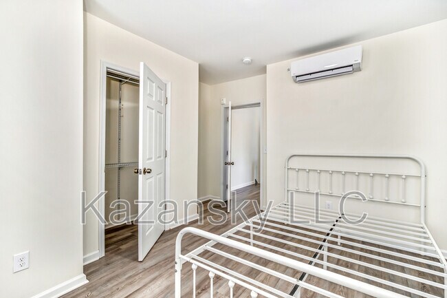 Building Photo - 5625 Sprague St