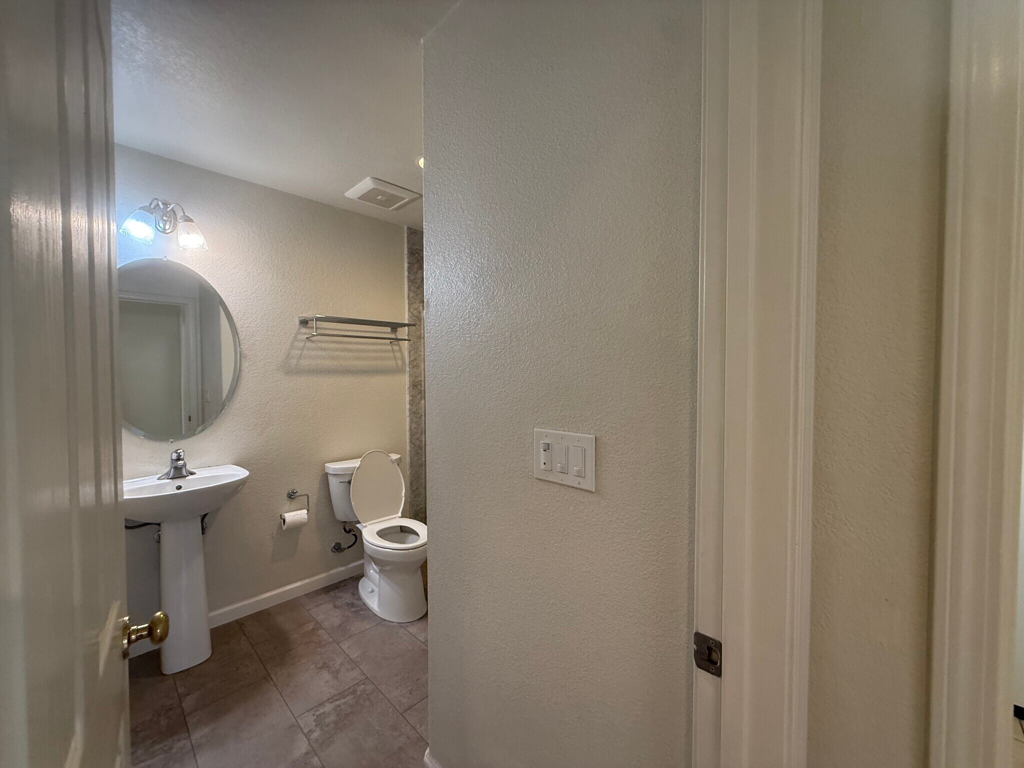 Building Photo - 9633 McKenna Dr