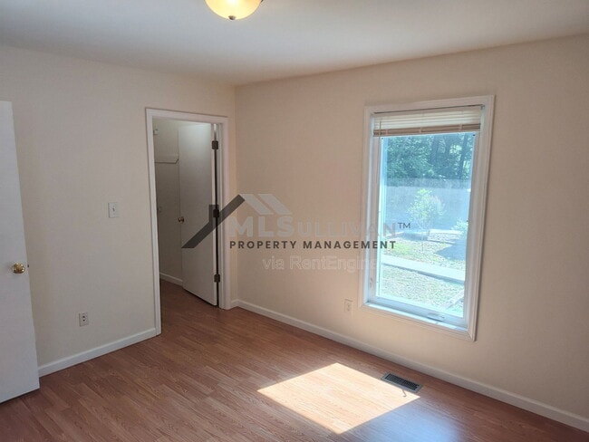 Building Photo - 308 Lakeshore Dr