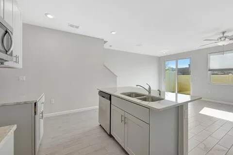 Building Photo - 3904 SE Caladium Ct
