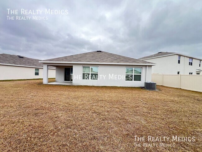 Building Photo - 8561 SW 46th Ave