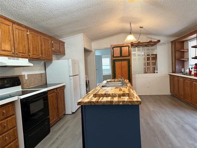 Building Photo - 27614 Southland Dr