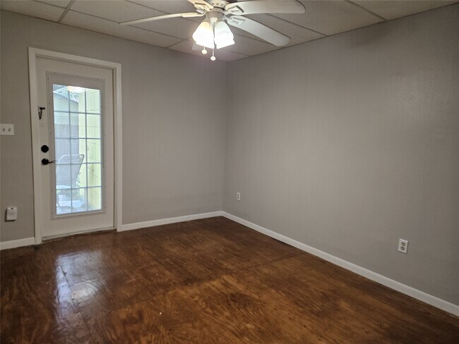 Building Photo - 109 Sunnyview Ave