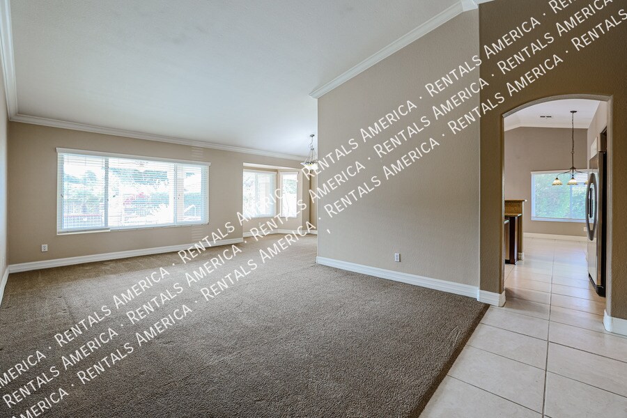 Building Photo - 6325 W Potter Dr