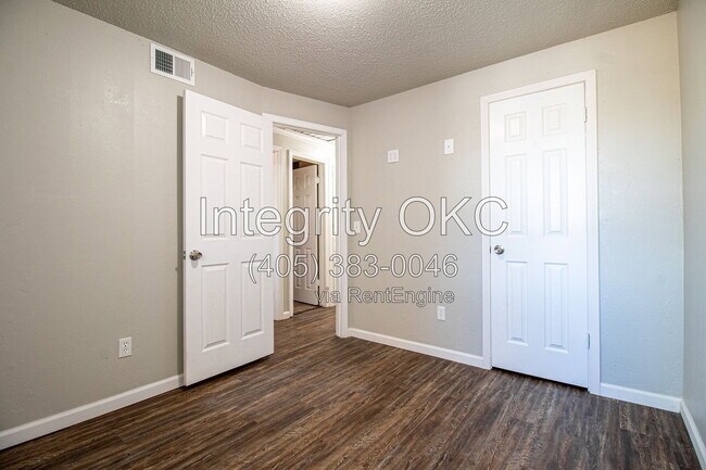 Building Photo - 4101 SE 45th St