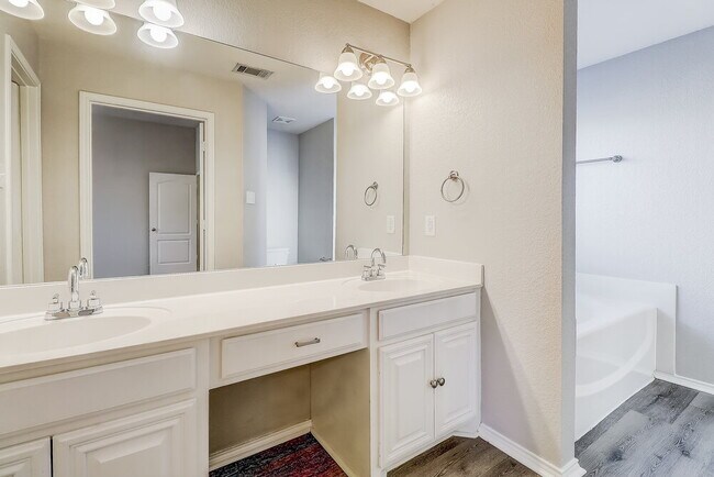 Building Photo - 903 Grouse Rd