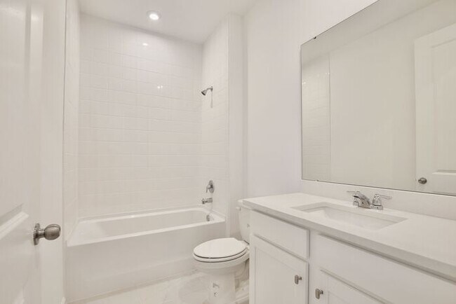 Building Photo - Thoughtfully Designed 4/3 Home with Premium Upgrades and 2 Car Garage! Available Now!