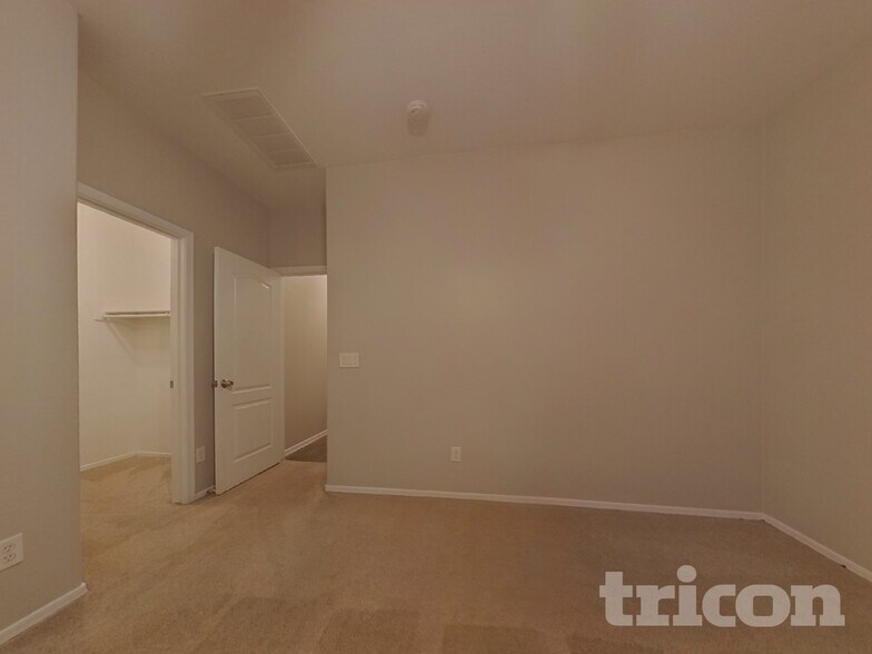 Building Photo - 11638 W Jackson St