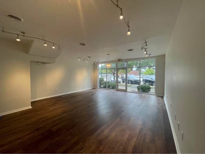 Building Photo - 607 Lady St