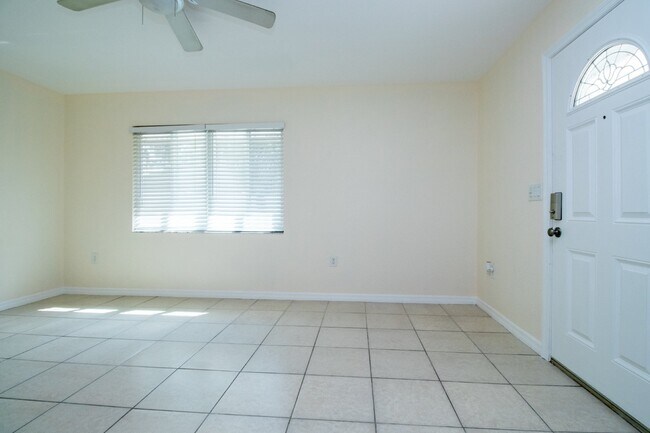 Building Photo - Indian Beach Park Duplex - walk to Ringling College!!