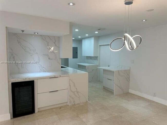 Building Photo - 251 Crandon Blvd