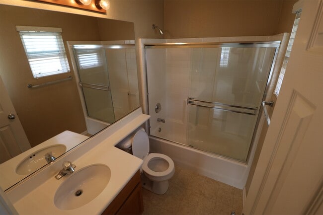 Building Photo - 16921 Meadowlark Ridge Rd
