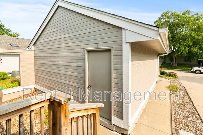 Building Photo - 15421 R St