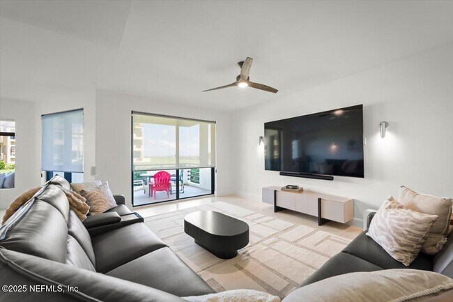 Building Photo - 739 Spinnakers Reach Dr